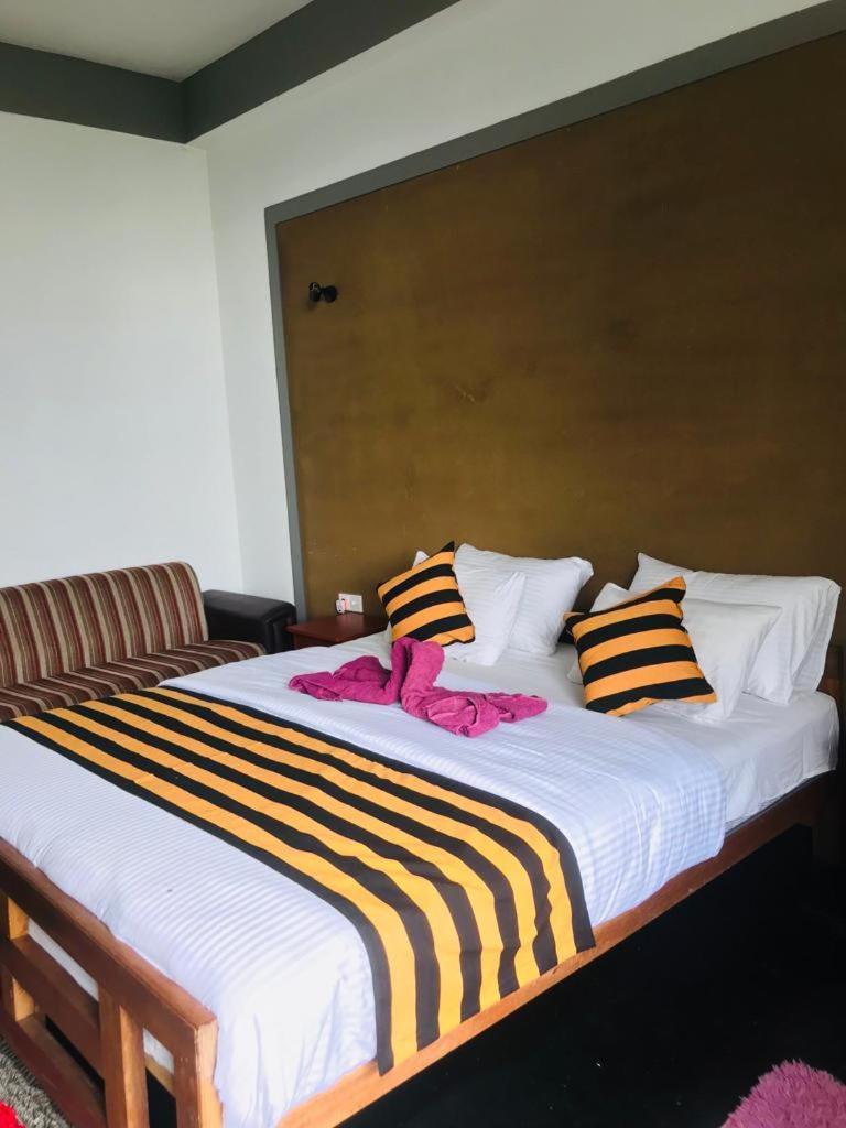 Monarch Ella Hotel Cameră foto